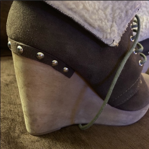 Women's naughty monkey Wedge Bootie. Size 7. - Picture 3 of 7